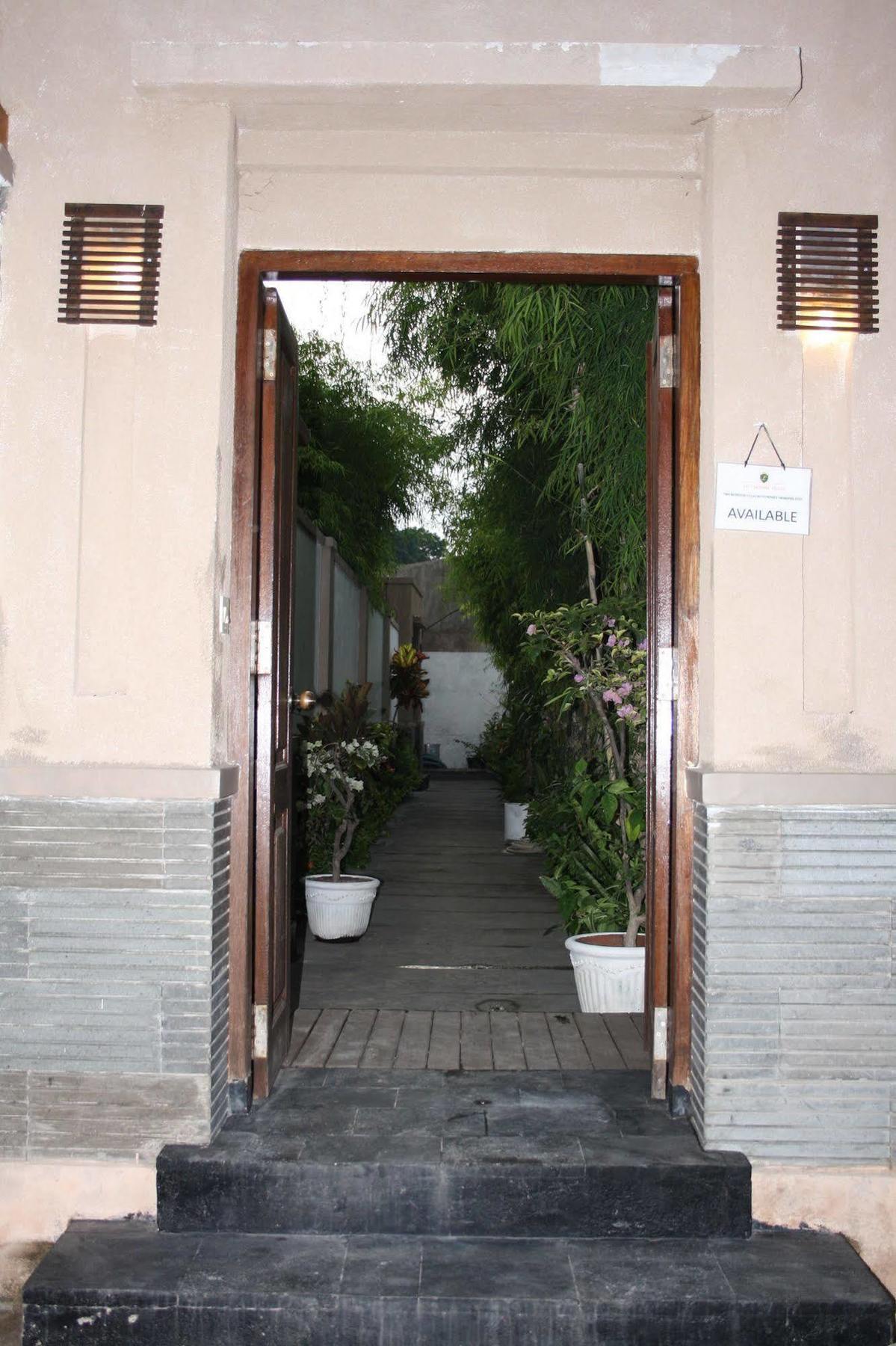 Gili Pearl Three Bedroom Villa Gili Trawangan Exterior photo